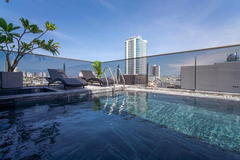Day, Natural landscape, Pool view, Swimming pool, sunbed