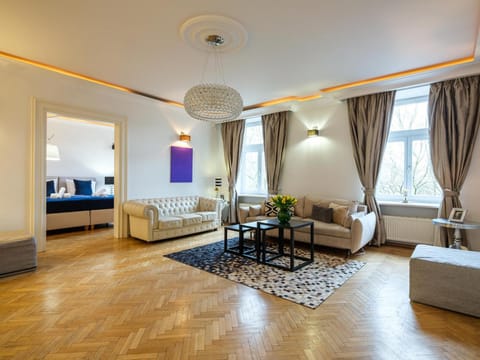 Day, Living room, Photo of the whole room, Seating area, internet