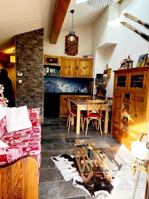 Kitchen or kitchenette, Living room