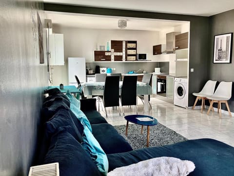 Kitchen or kitchenette, Living room