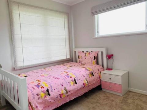 Besties West Auckland House in Auckland