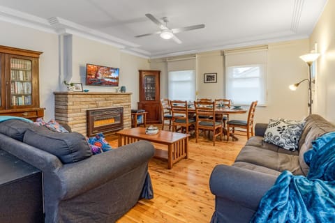 TV and multimedia, Living room, Dining area
