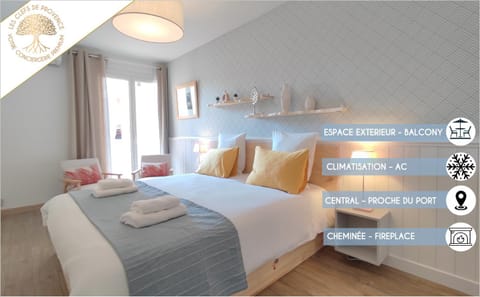 Bed, Photo of the whole room, Bedroom, Text overlay, towels