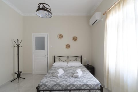 Bed, Photo of the whole room, Bedroom, towels, air conditioner