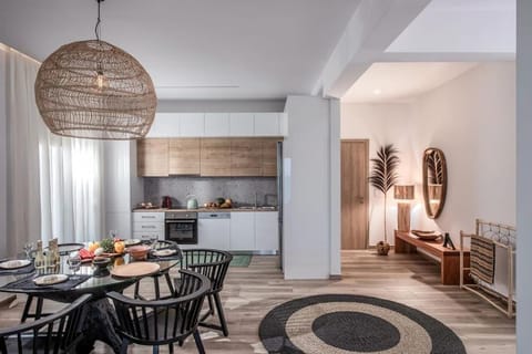 Coffee/tea facilities, Kitchen or kitchenette, Dining area, stove