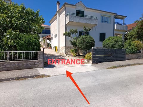 Mobile Home Lana Campground/ 
RV Resort in Murter