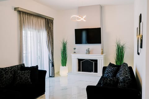 Communal lounge/ TV room, TV and multimedia, Living room