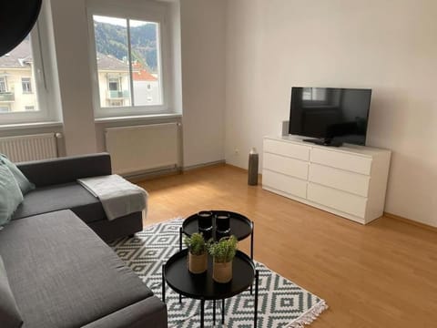 Communal lounge/ TV room, TV and multimedia, Living room, Seating area, Evening entertainment
