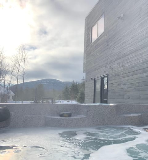 Natural landscape, Winter, Hot Tub, Mountain view
