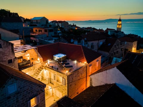 Property building, Natural landscape, Bird's eye view, City view, Sea view, Sunset