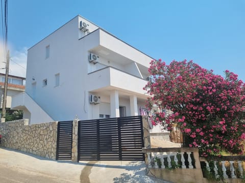 Property building, Day