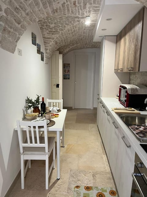 Dining area, pet friendly, stove