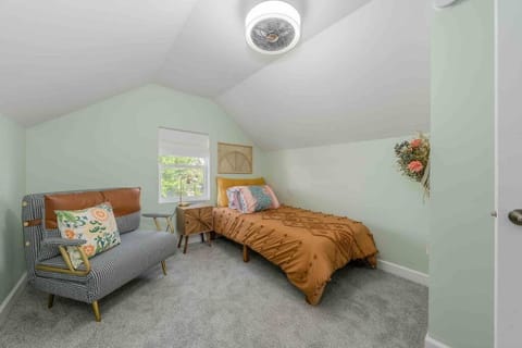 Home 15 min from Starved Rock and Chicago Skydive! House in Ottawa