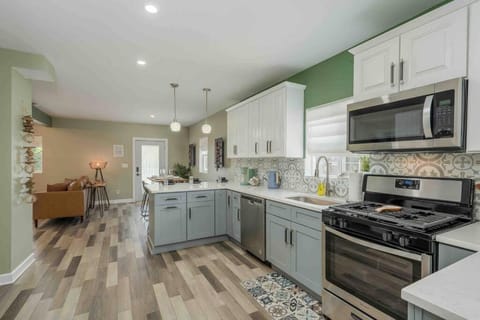 Home 15 min from Starved Rock and Chicago Skydive! House in Ottawa