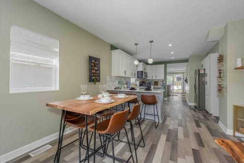 Home 15 min from Starved Rock and Chicago Skydive! House in Ottawa