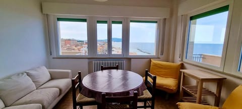 P012 - Porto Recanati, meraviglioso trilocale fronte mare Apartment in Porto Recanati