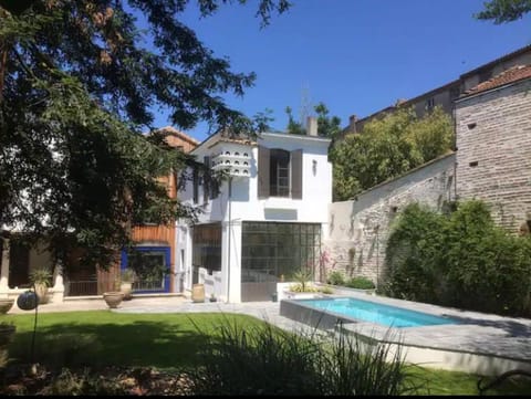 Property building, Garden, Swimming pool, sunbed