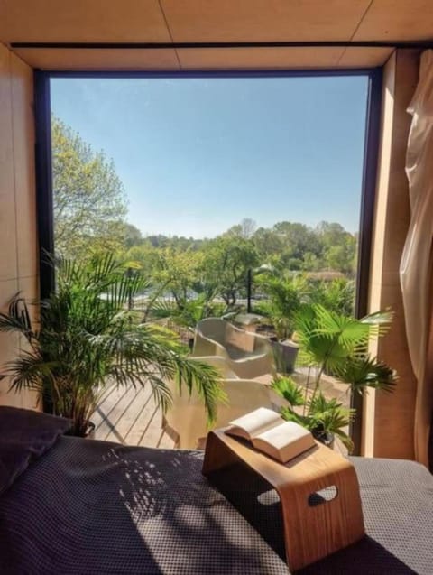 Spring, Day, Natural landscape, Garden, View (from property/room), Living room, Seating area, Garden view