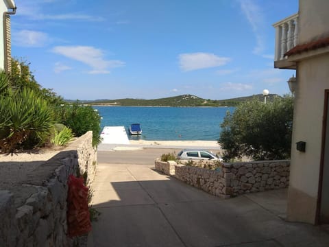 Neighbourhood, Sea view
