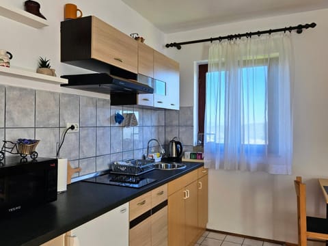 Kitchen or kitchenette, minibar, kitchen