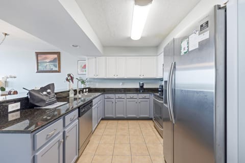 Ocean View All New Malibu Pointe Dream House in Crescent Beach