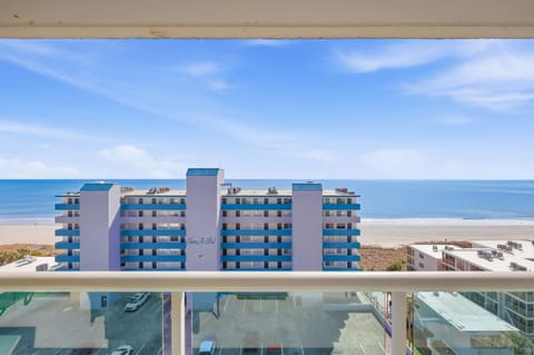 Ocean View All New Malibu Pointe Dream House in Crescent Beach