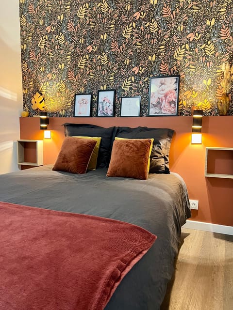 Bed, Decorative detail, Bedroom