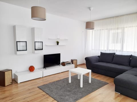 Communal lounge/ TV room, TV and multimedia, Living room