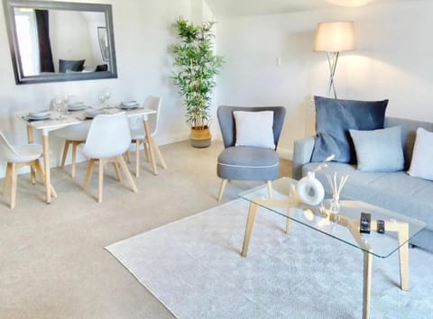 4 Beds 2 Bath close to Gen-Hospital FREE Parking! Apartment in Southampton