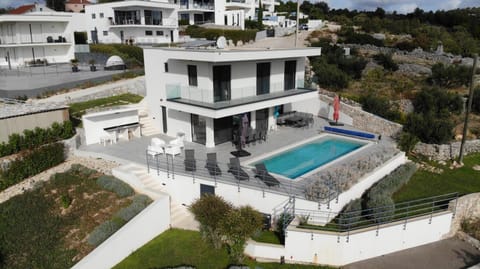 Property building, Bird's eye view, Pool view, Swimming pool