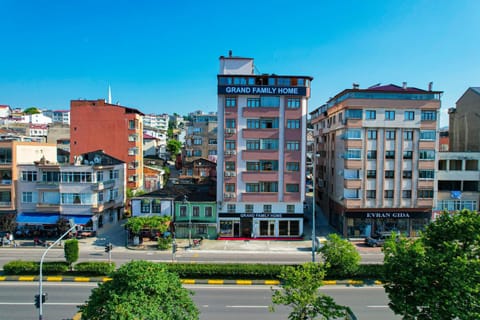 Property building, Day, City view, Location, Parking