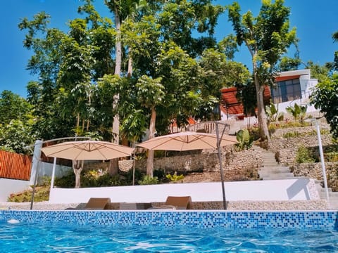 Property building, Day, Garden, Garden view, Pool view, Swimming pool, Swimming pool, sunbed