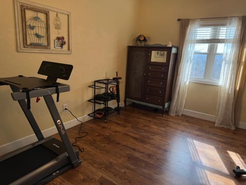 Red Rooster Family Cabin w/Hot Tub+Fire Pit+View Cabin in Tennessee