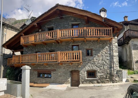 I.P.G. 1822 Alpine Home Apartment in Valtournenche