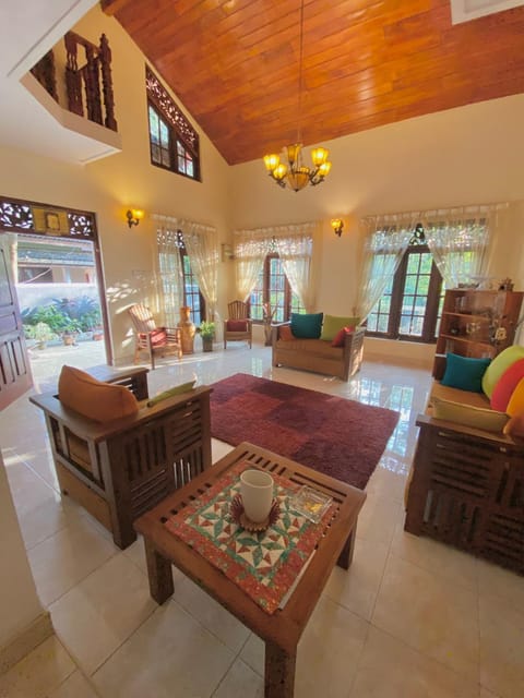 Living room, Seating area