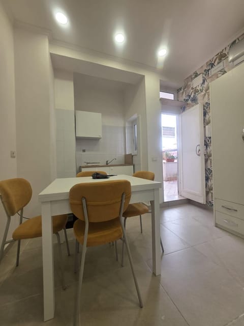 Kitchen or kitchenette, Living room, Seating area, Dining area, minibar, oven, wardrobe