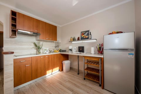 Coffee/tea facilities, Kitchen or kitchenette, microwave, stove, toaster