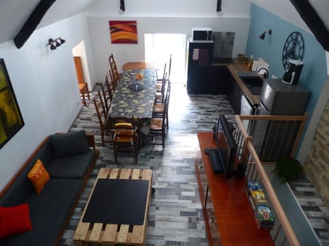 Communal lounge/ TV room, TV and multimedia, Kitchen or kitchenette, Dining area