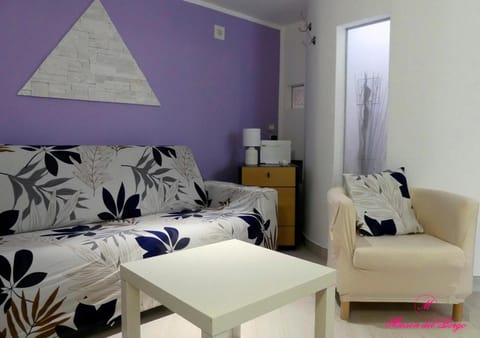 Living room, Seating area, internet