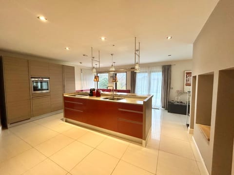 Modern 4 Bedroom House Ring of Kerry -Killarney House in County Kerry
