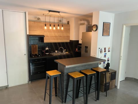 Kitchen or kitchenette, Dining area, dishwasher, minibar, pet friendly, stove