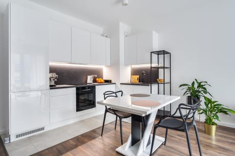 Kitchen or kitchenette, Dining area, dishwasher, stove