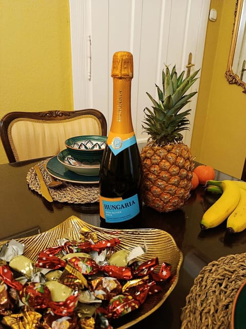 Food and drinks, Seating area