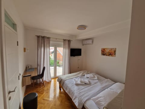 TV and multimedia, Bedroom, air conditioner