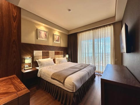 Bed, TV and multimedia, Bedroom
