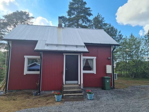 Mukavä mökki luonnon rauhassa maaseudulla. House in Finland