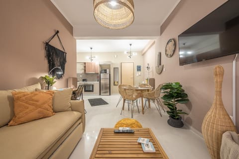 TV and multimedia, Living room, Seating area, Dining area