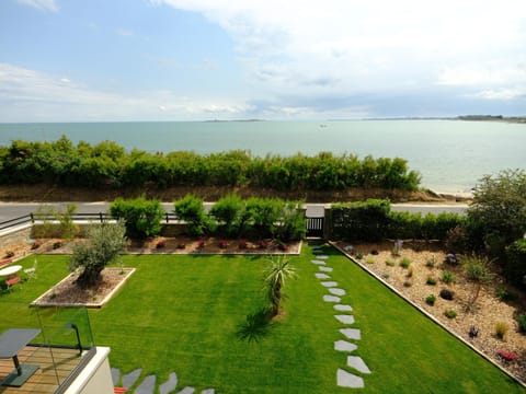 Le pavillon d'Eole-loft vue mer exceptionnelle Apartment in Saint-Vaast-la-Hougue