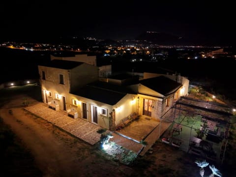 Property building, Facade/entrance, Bird's eye view, Garden, Garden view