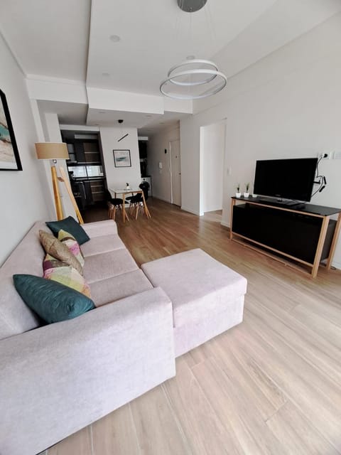 TV and multimedia, Living room, Seating area, Evening entertainment